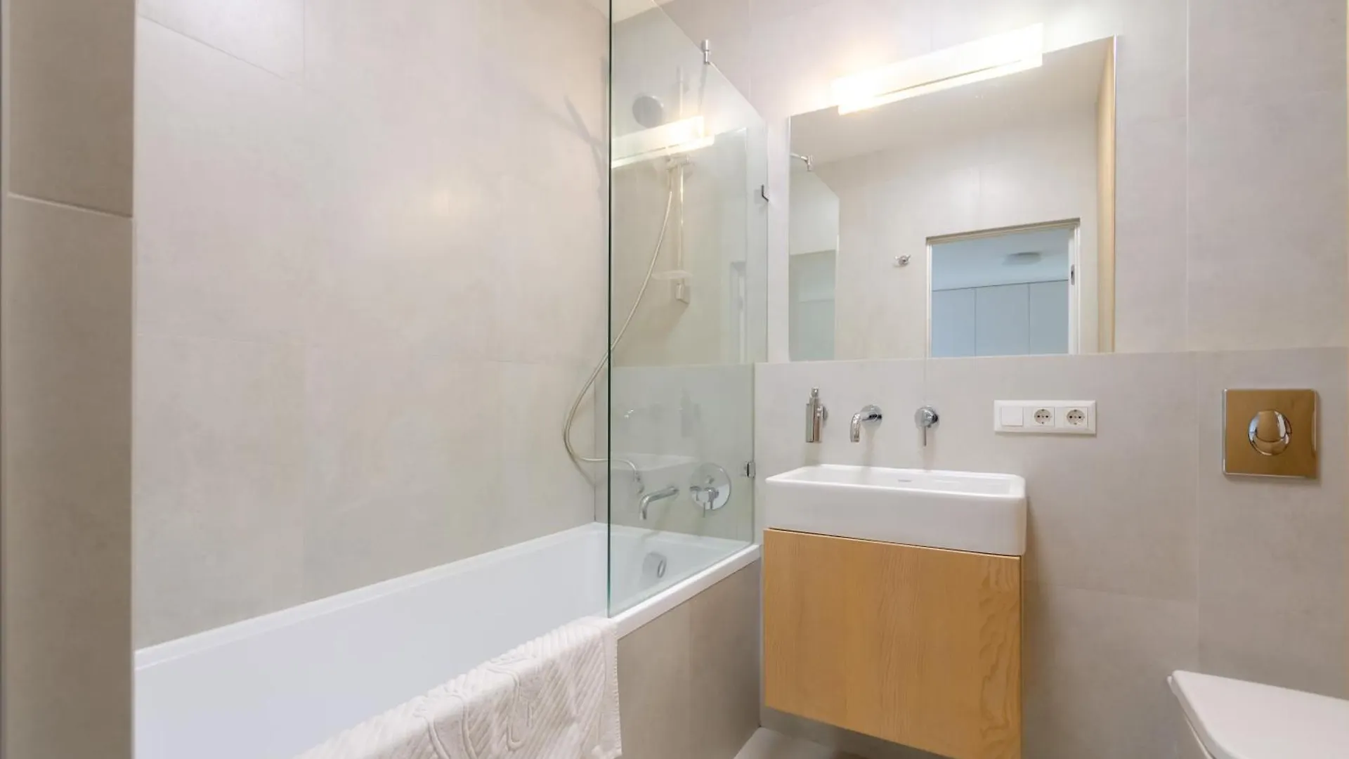Petrovdom 129-179-191-131 In Rc Nivki Park Space Meets Comfort Kiev Apartamento